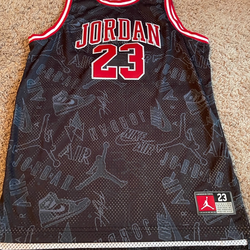 Jordan White, Black & Red Mesh Jersey Detail